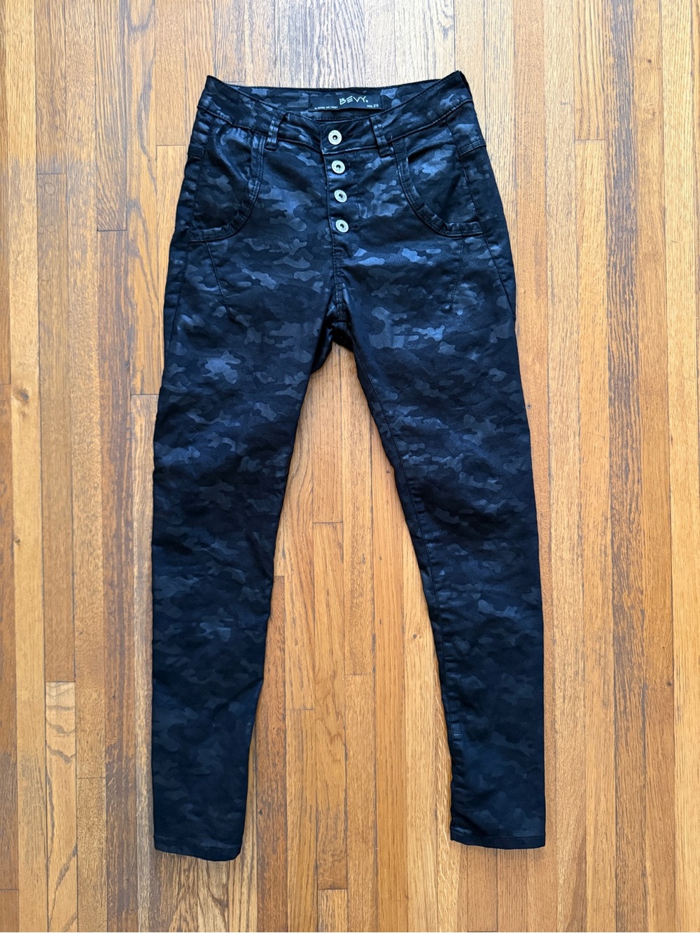 Bevy Flog Camo Jeans - Size 26